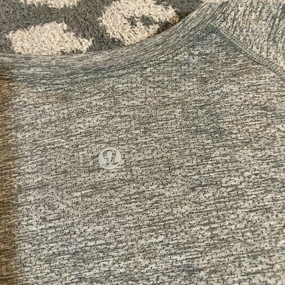 Lululemon Slate/White Swiftly Tech Cropped Long Sleeve 2.0 - Picture 6 of 6